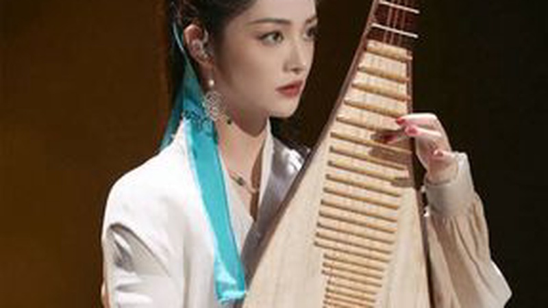 单依纯郑州巡演即兴开唱深情告白，全场动容落泪